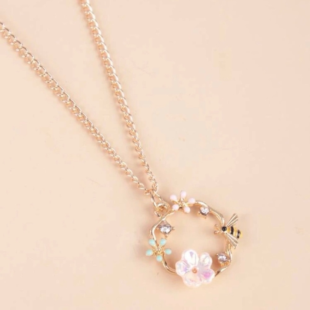 ❤️Flowers and Bee Pendant Gold Necklace - Picture 5 of 5